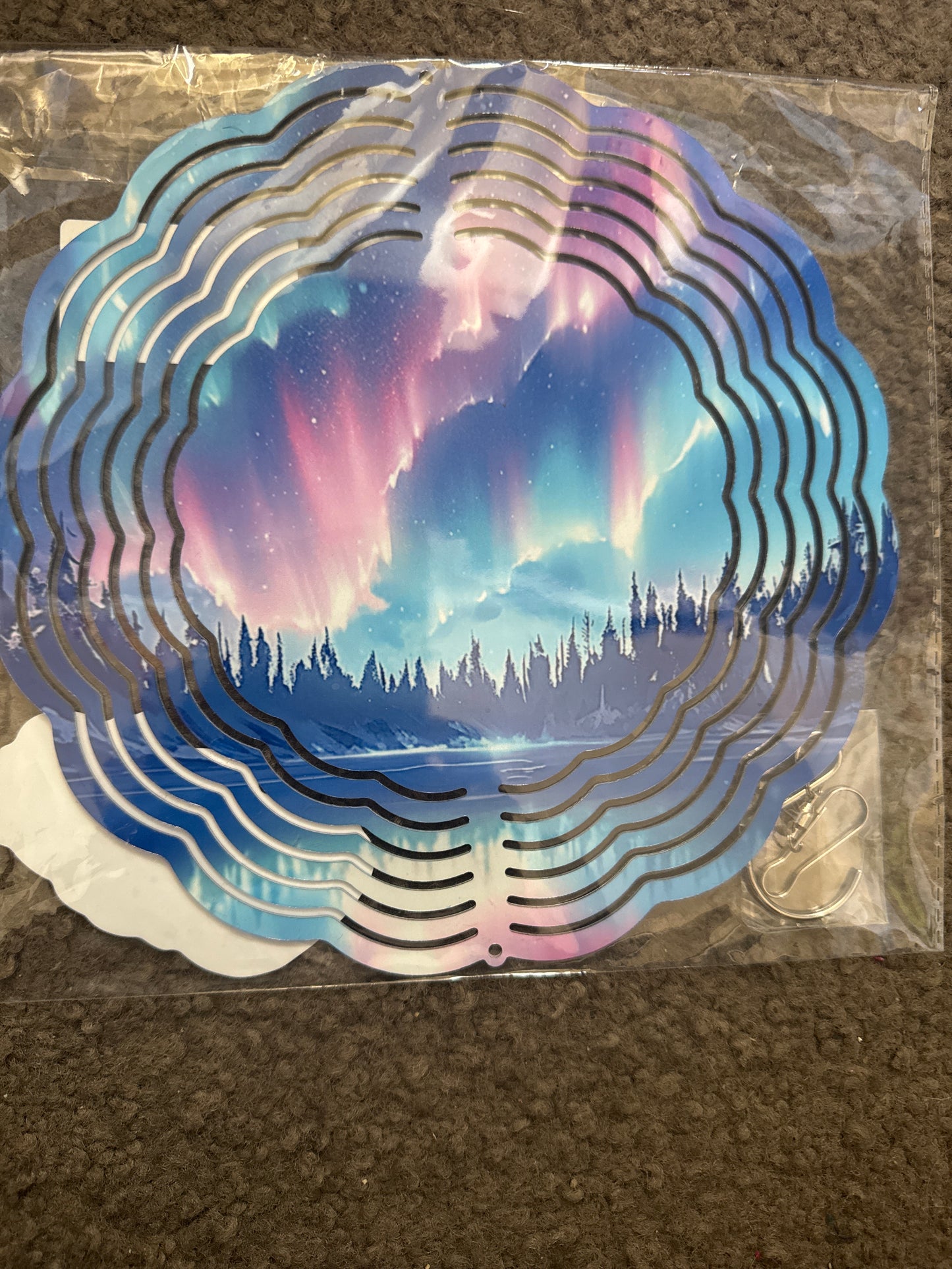 WIND SPINNER: Northern Lights 8 inch size